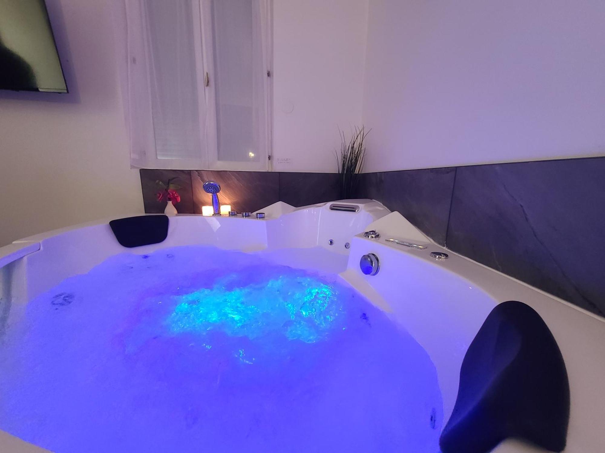 Suite Romantique Jacuzzi Moulins  Esterno foto
